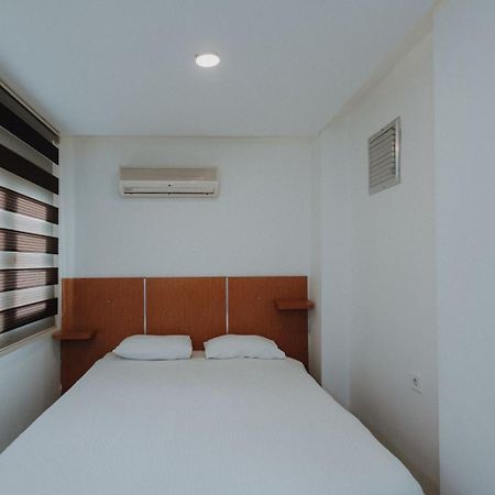Deniz Pansiyon Esmirna Exterior foto