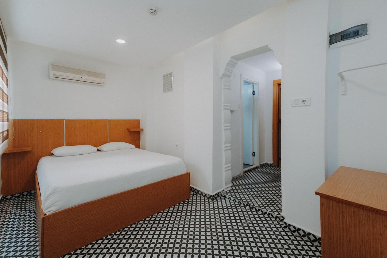 Deniz Pansiyon Esmirna Exterior foto