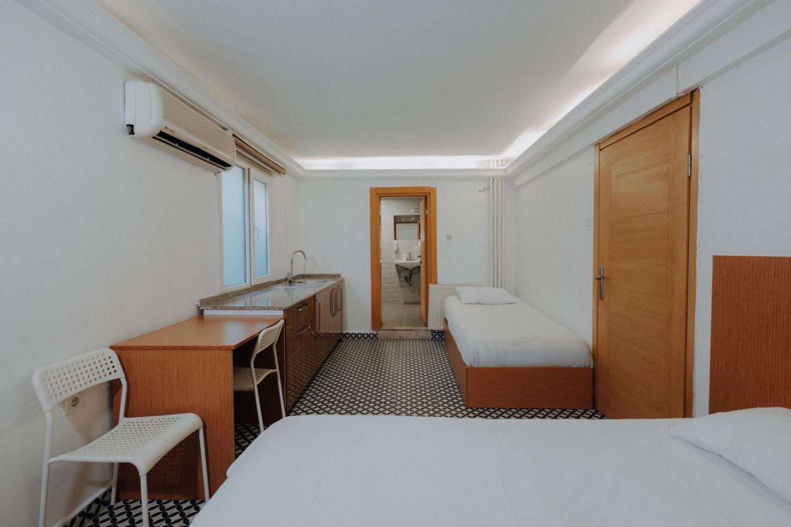Deniz Pansiyon Esmirna Exterior foto