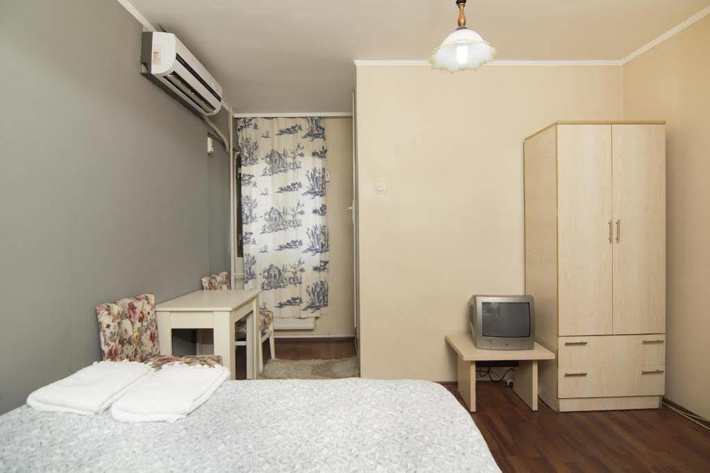 Deniz Pansiyon Esmirna Exterior foto