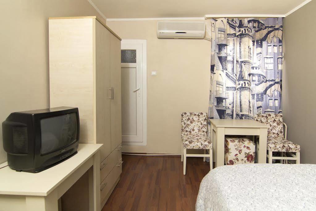 Deniz Pansiyon Esmirna Exterior foto